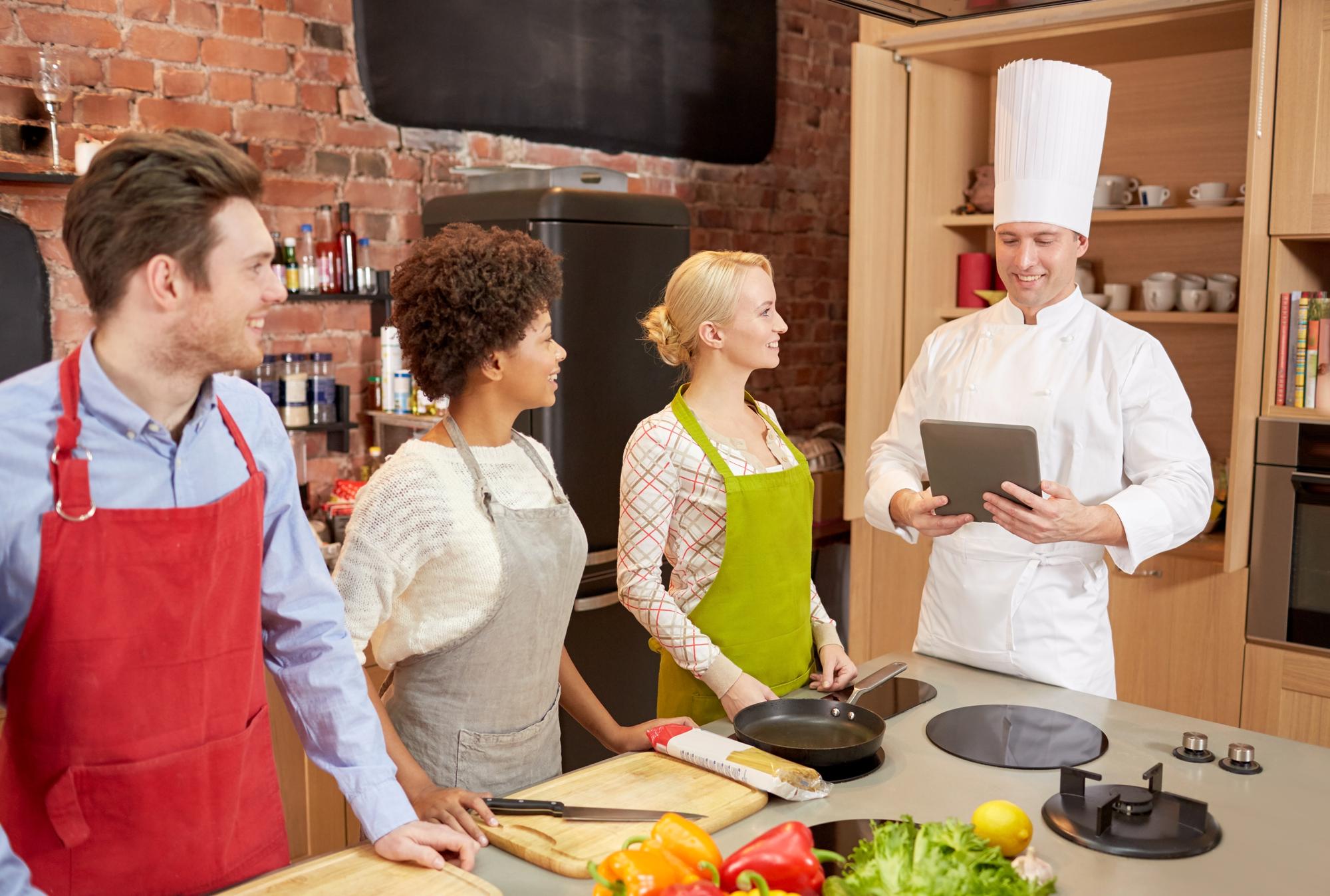 Sala didattica con chef e studenti